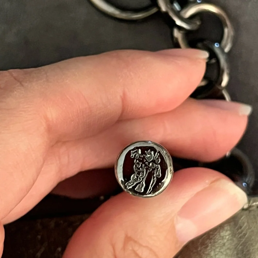 Burberry clutch with wrist strap-pewter quilted leather - Picture 5 of 11